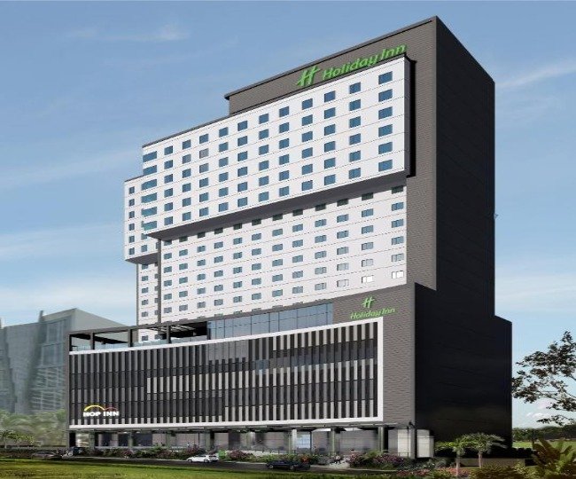 Holiday Inn Cebu City or Similar